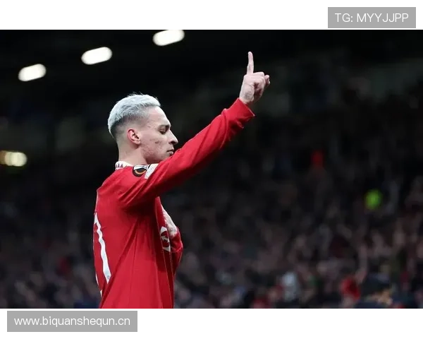 莱万每天凌晨四点起床练射门，家里冰箱贴满训练计划